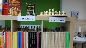 K800_Schachbücher in Bücherei